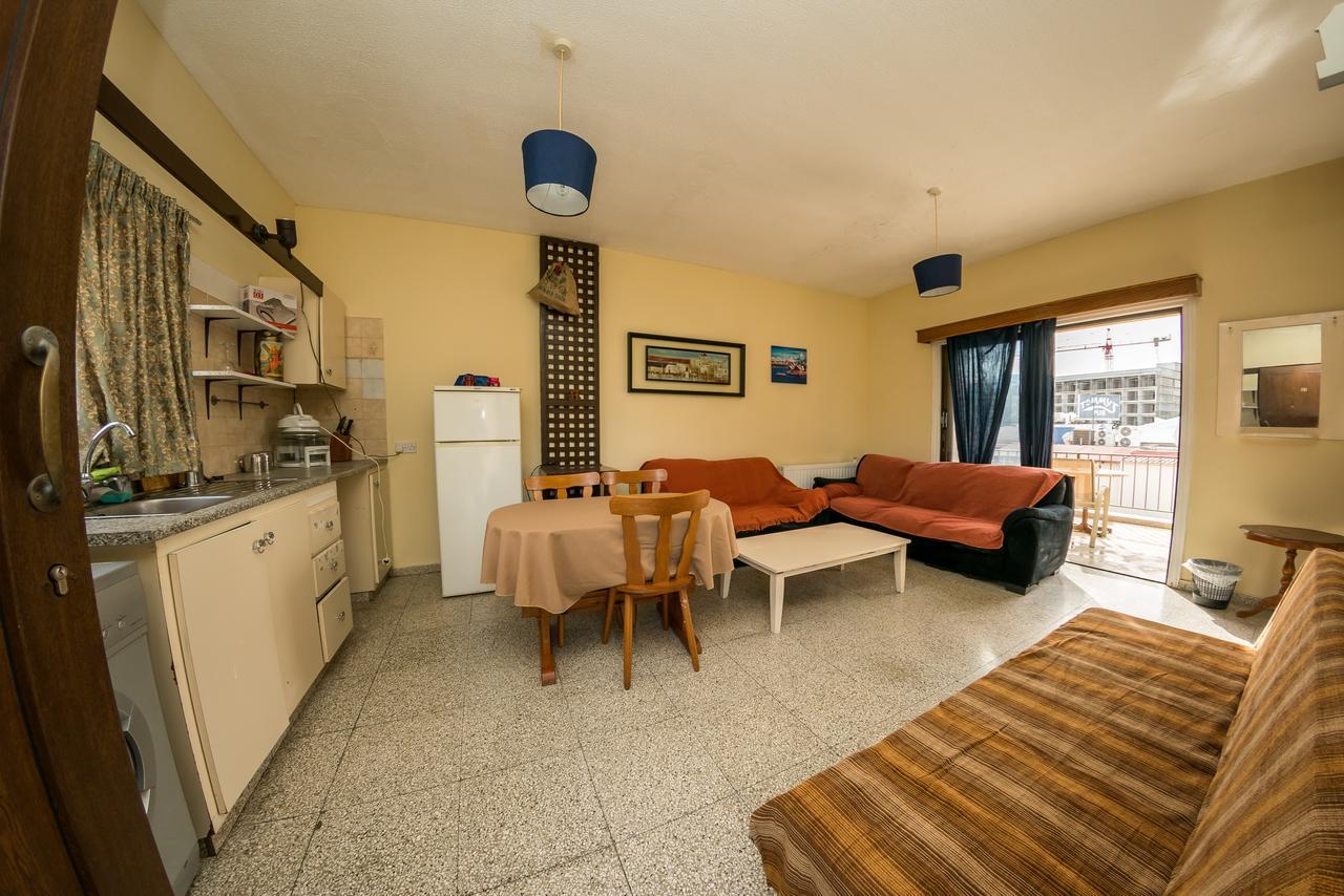 George Apartments Center Айя Напа Екстериор снимка