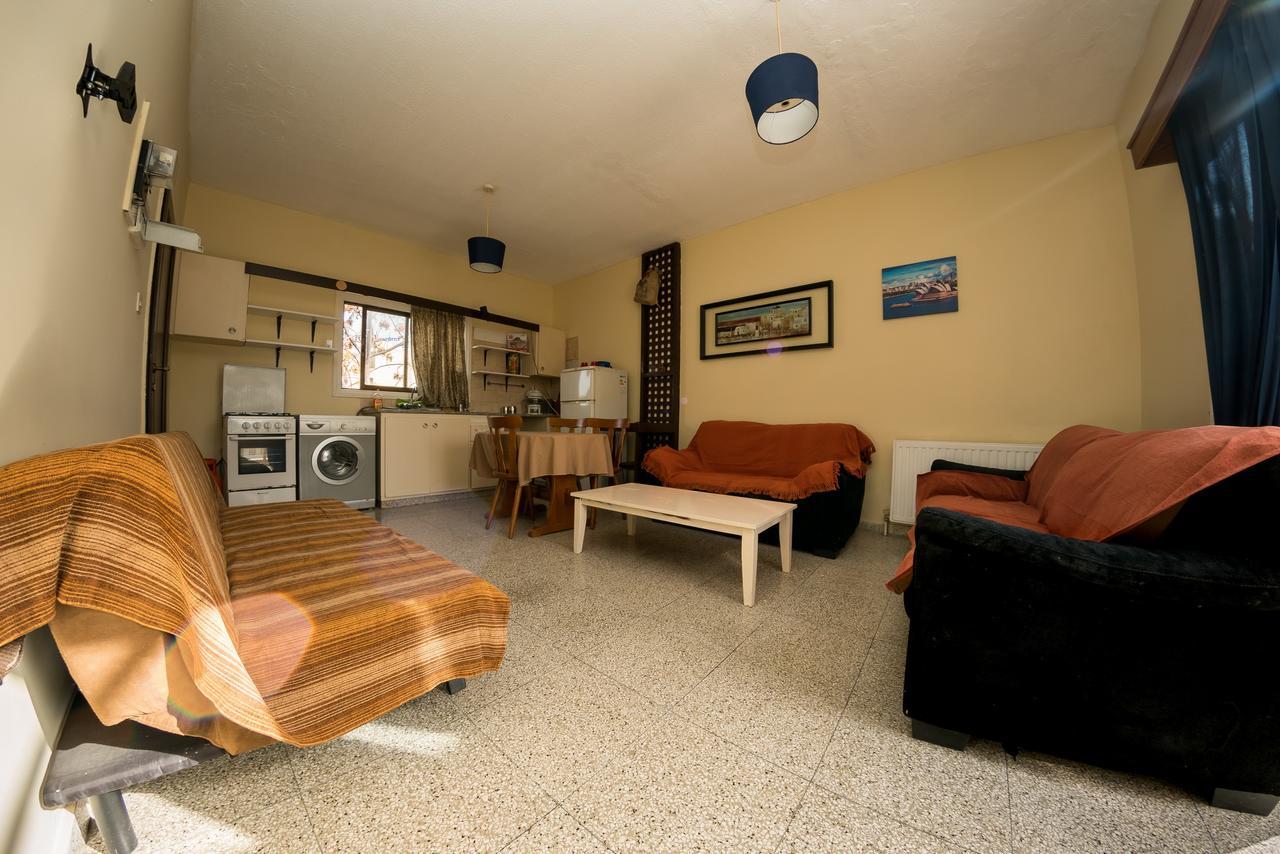 George Apartments Center Айя Напа Екстериор снимка