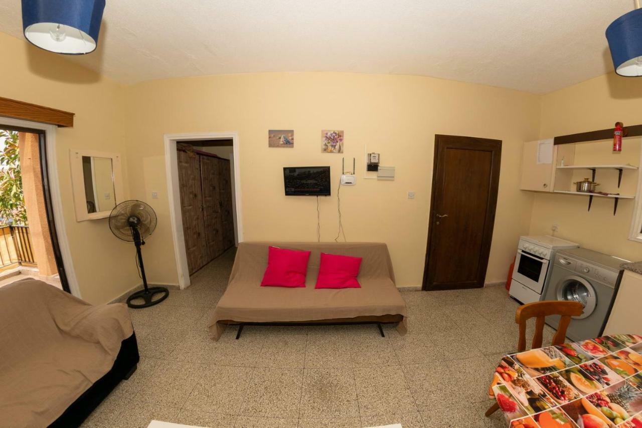 George Apartments Center Айя Напа Екстериор снимка