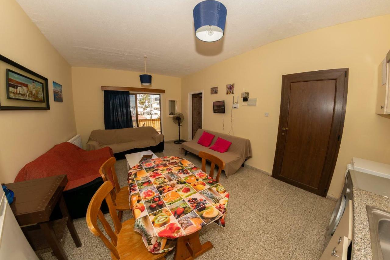 George Apartments Center Айя Напа Екстериор снимка