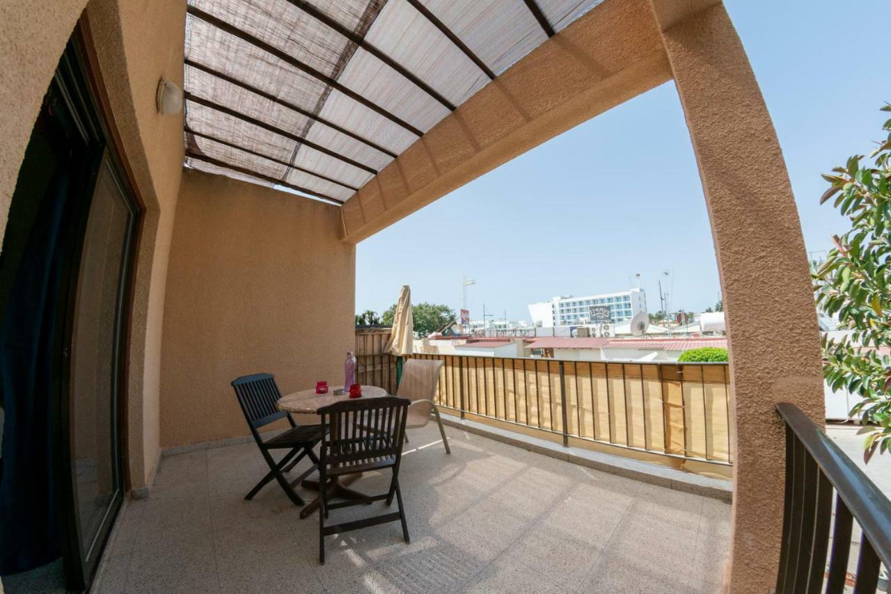 George Apartments Center Айя Напа Екстериор снимка