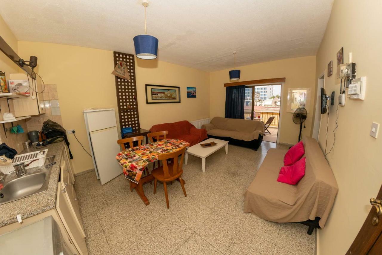 George Apartments Center Айя Напа Екстериор снимка
